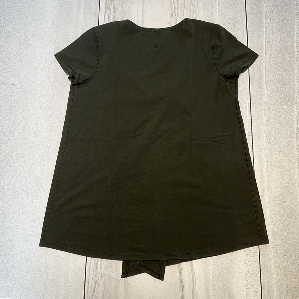 Lululemon Short Sleeve Top - Picture 4 of 5